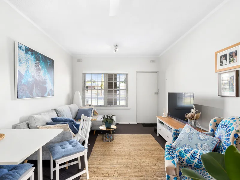 Settle into that Seacliff lifestyle moments from the Esplanade