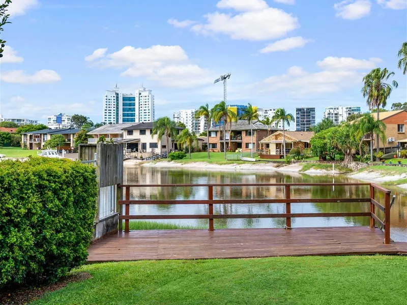 PRIME WATERFRONT LIVING IN MOOLOOLABA