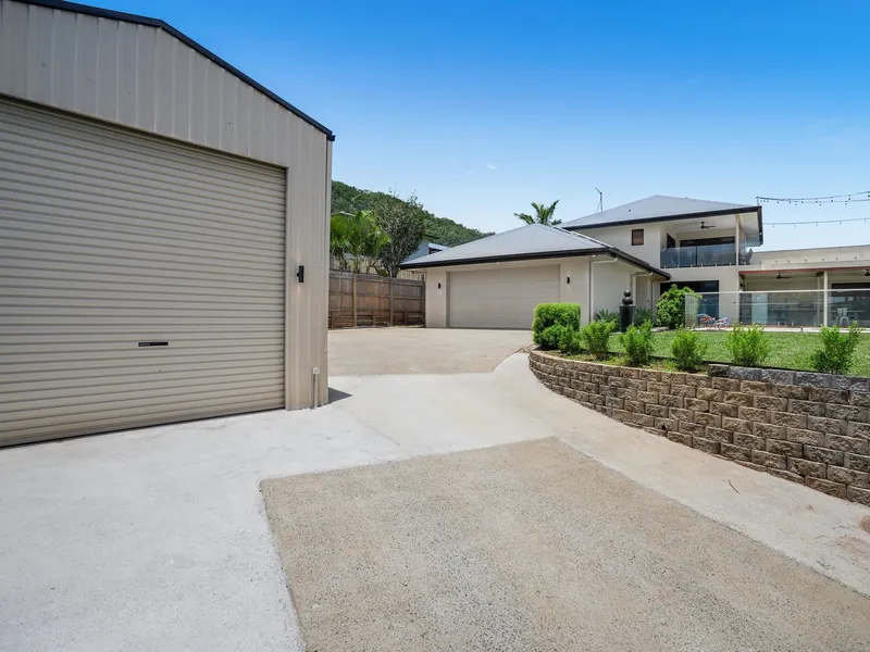 SPACIOUS EXCELLENCE PRIVATE FAMILY HOME WITH CITY VIEWS + SHED