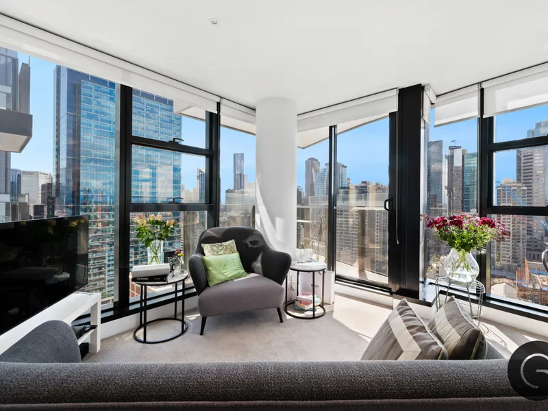 Stunning And Luxurious Collins Street Residence - Fully Furnished