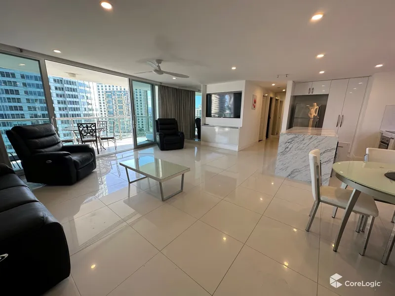 In the Heart of Surfers Stylish fully furnished unit.