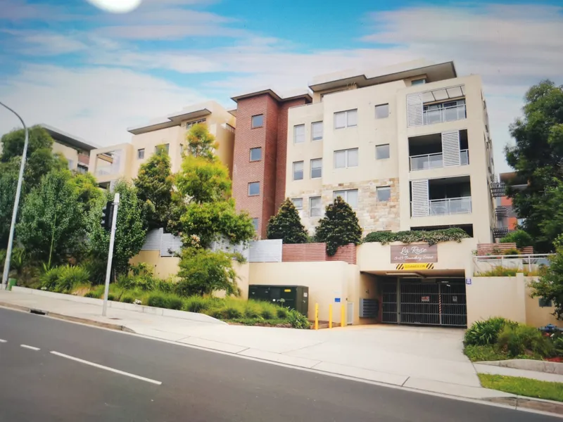 Three Bedrooms Penthouse for Lease!!!