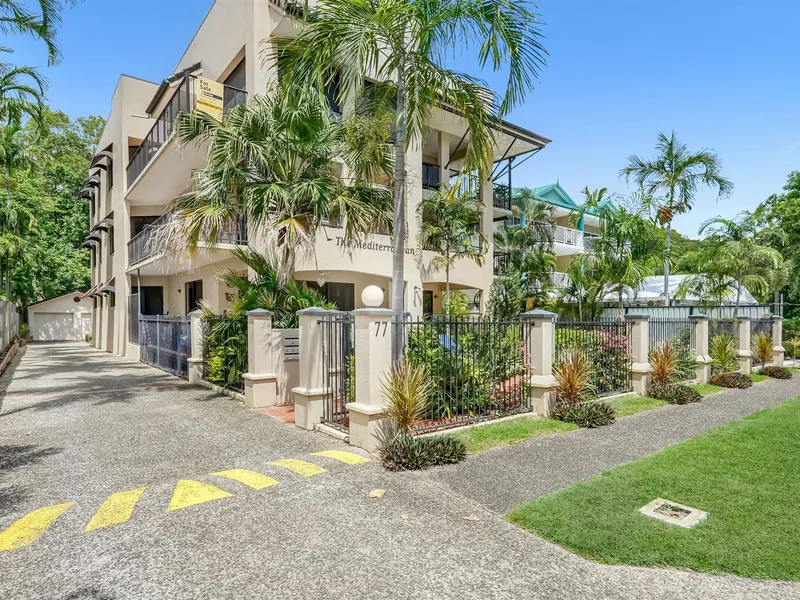Ground floor apartment right on the beach!