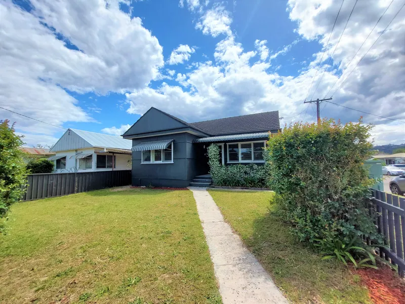 CONVENIENT CORNER POSITION!