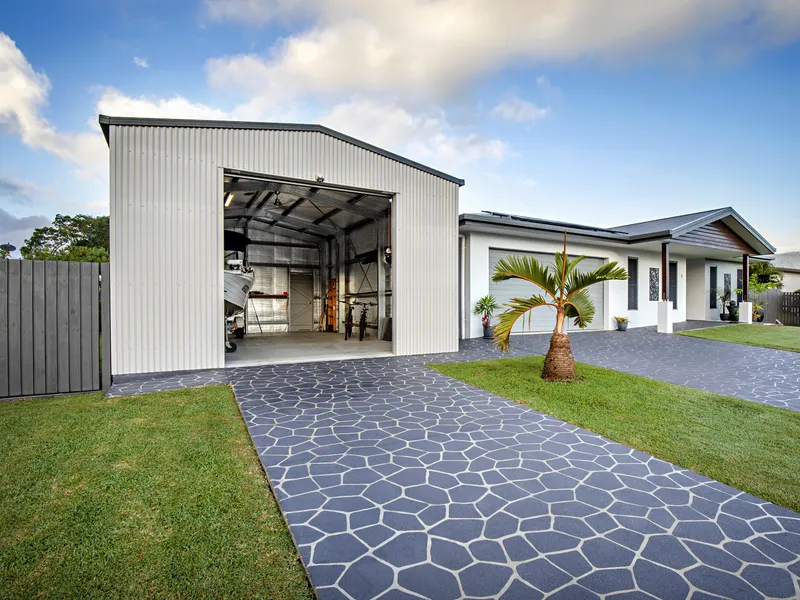 SHOWROOM CONDITION & READY TO MOVE IN