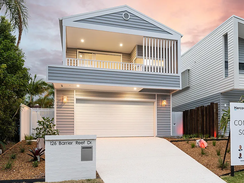 BRAND NEW ELEGANT FREESTANDING RESIDENCE