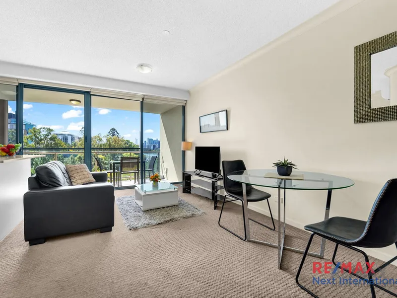 Urban Oasis in Toowong with Scenic River Views