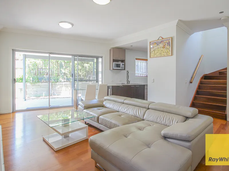 FURNISHED TOWNHOUSE - PETS ON APPLICATION