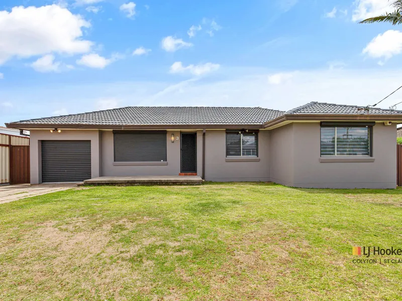 Fresh new look, Beautiful three bedroom home with a lock up garage!