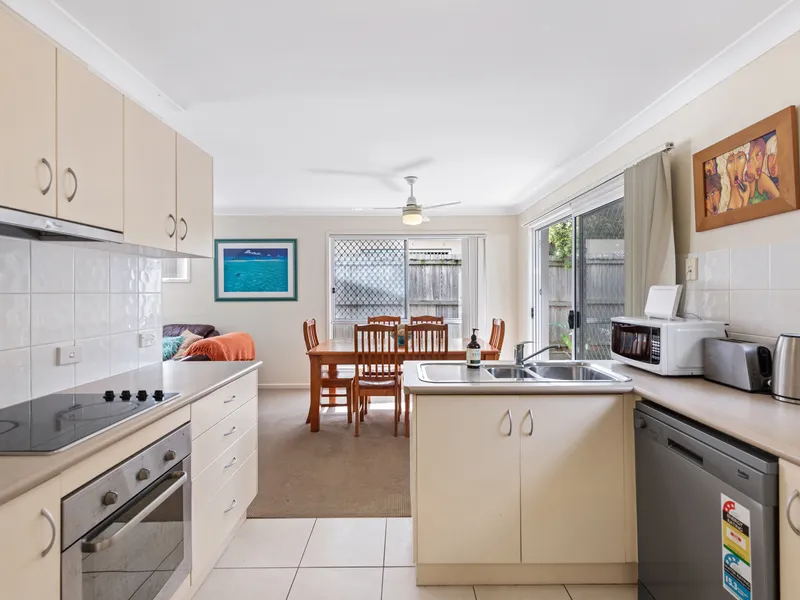 GREAT FAMILY TOWNHOUSE IN POPULAR DECEPTION BAY
