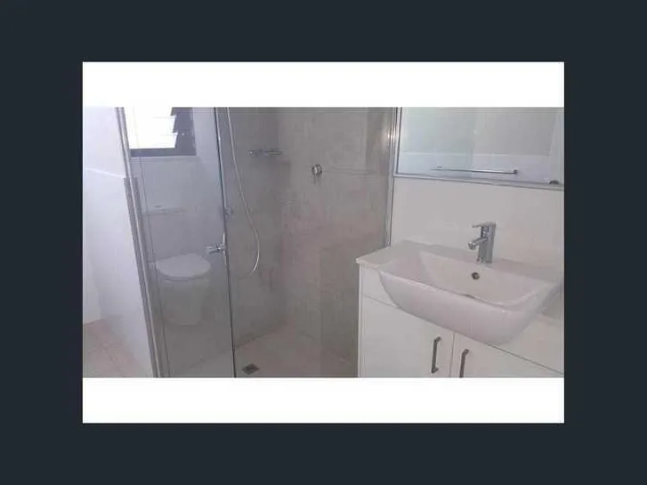 Spacious, modern, minutes from the beach!