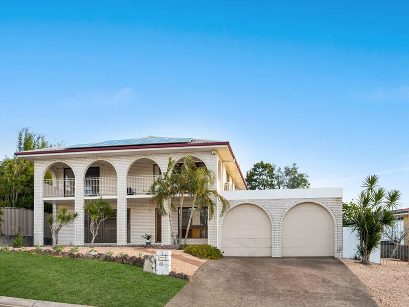 Huge dual-living family home 5 minutes' walk from Westfield