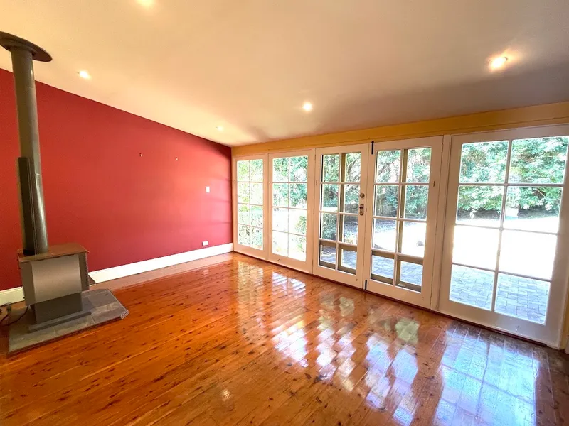 Charming Residence Walk to shops, Eastwood Heights Primary