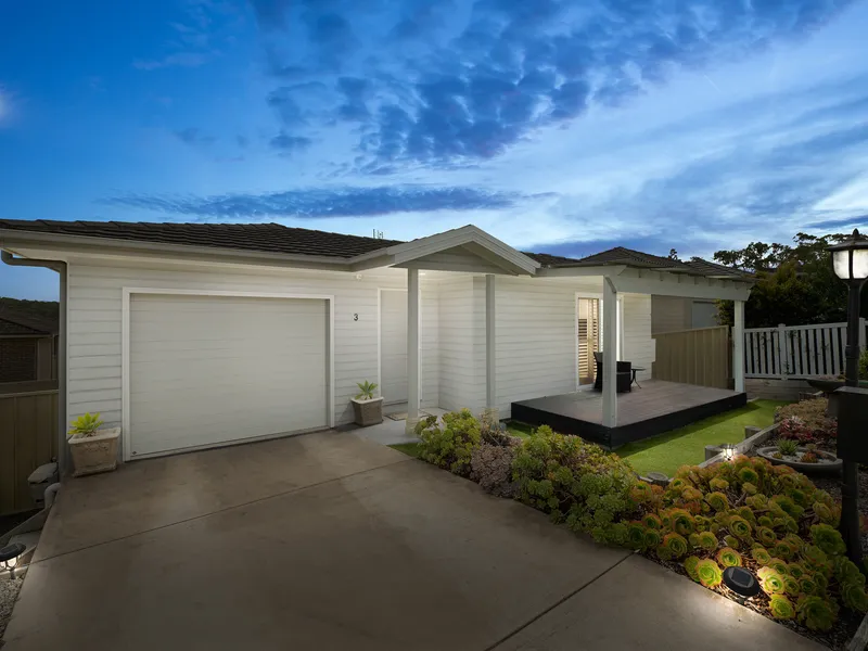 Contemporary low maintenance living - Must see!