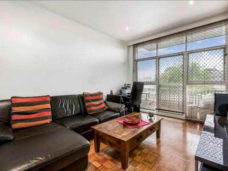 SPACIOUS TWO BEDROOM APARTMENT IN THE HEART OF CAULFIELD | HODGES CAULFIELD