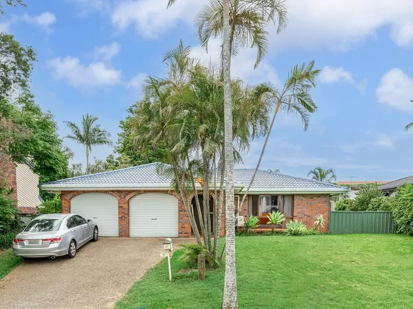 Spacious House with Two Master Bedrooms and walk everywhere