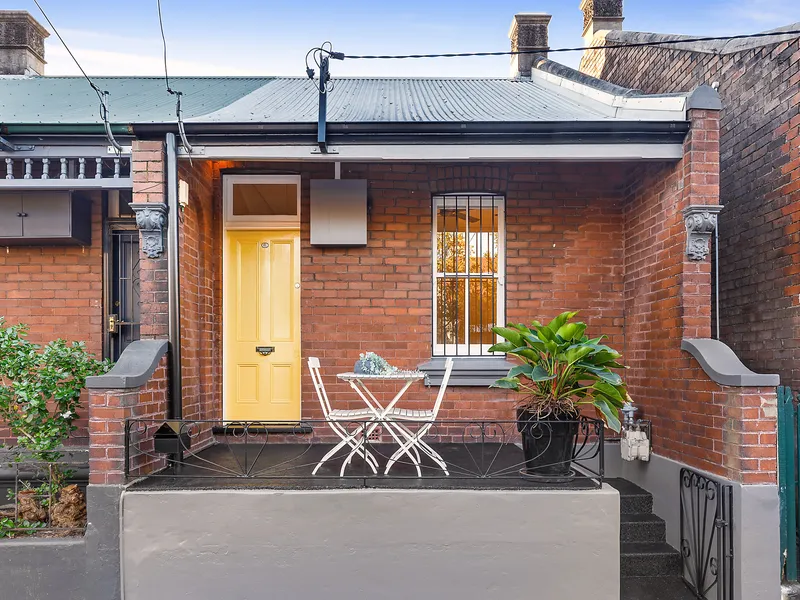 Stylish terrace in a popular precinct