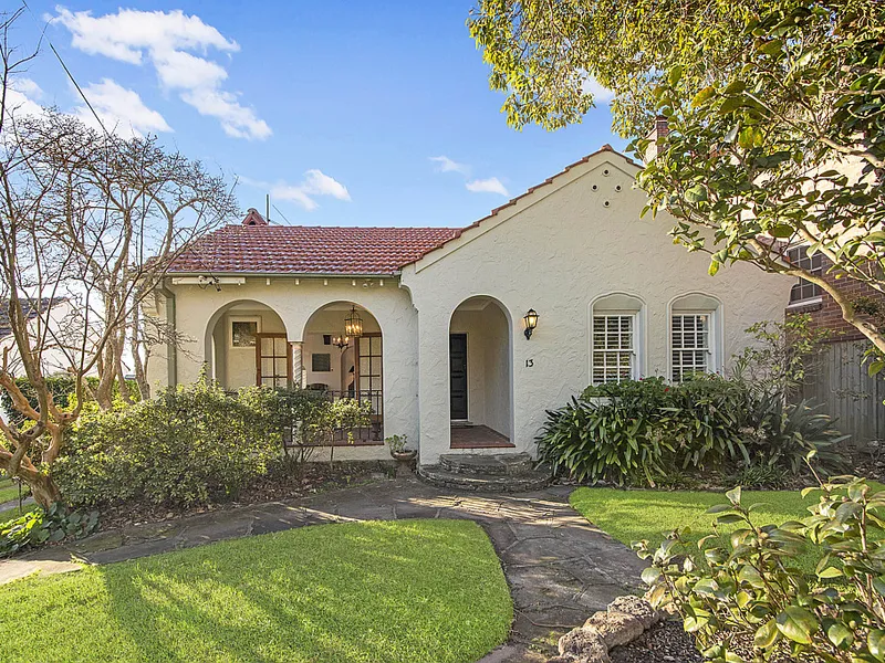 CLASSIC MOSMAN FAMILY HOME