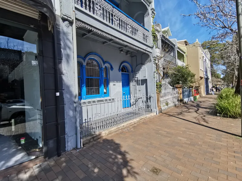 3 minutes walk to station and walk to sydeny Uni 4 bed plus study 2 bath 2 car torren townhouse at 280 Abercrombie Street Darlington