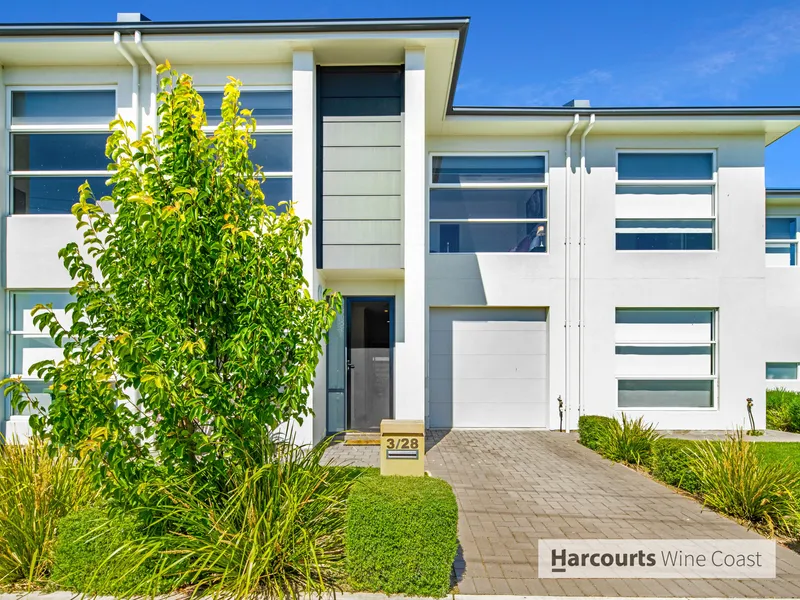 Spacious Torrens Title Living Within Reach of The Beach