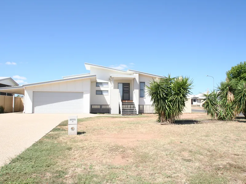 FULLY AIR CONDITIONED FAMILY HOME!