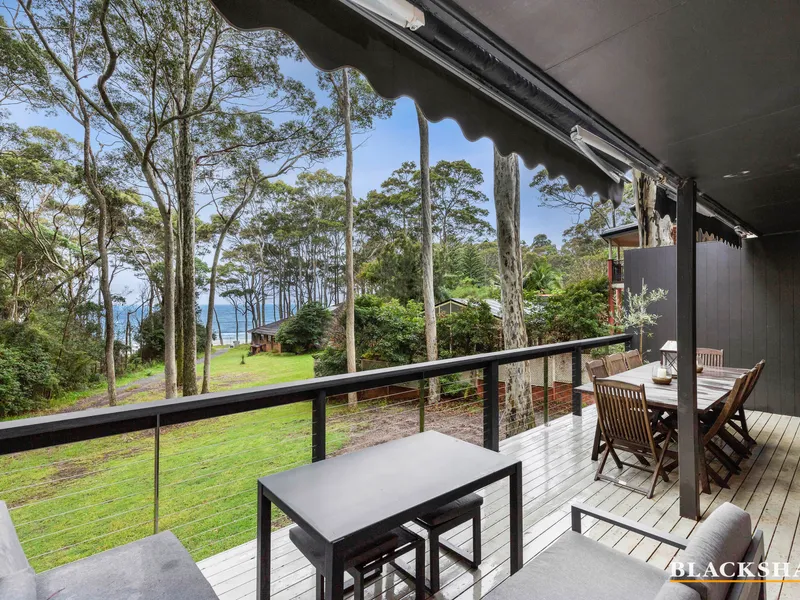 RARE BEACHFRONT BEACHHOUSE ON ½ ACRE