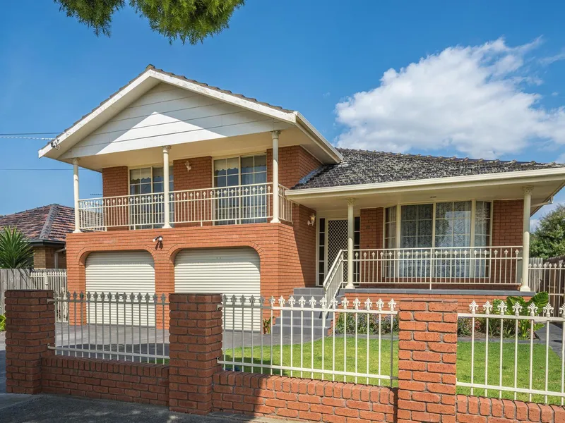 Expansive & Grand 1 Owner Family Home