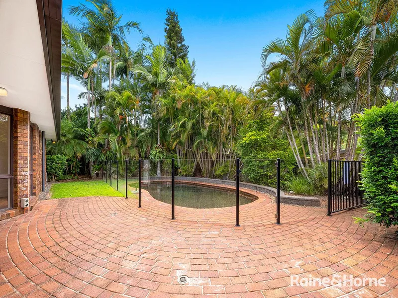 Expansive Family Home - Magic On One Level!