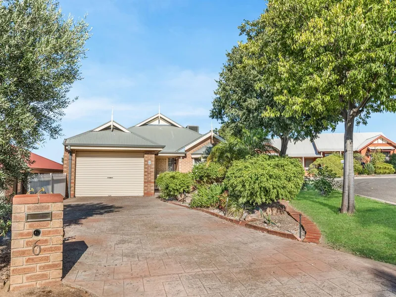 SUPERB LOCATION OUTSTANDING OPPORTUNITY!!