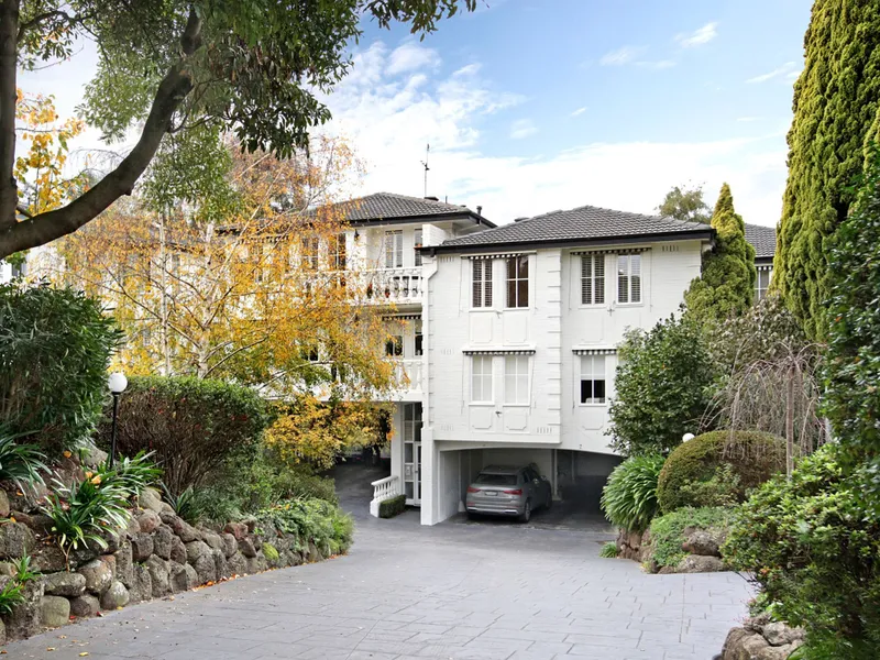 An inviting split-level apartment boasting three bedrooms and one bathroom.