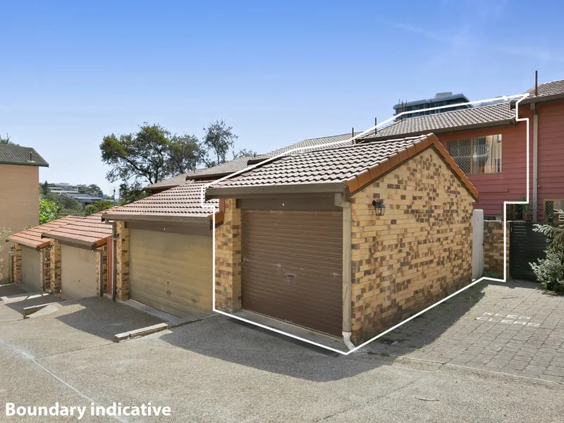 Low-Maintenance Living Approx. 500m from Burleigh Beach