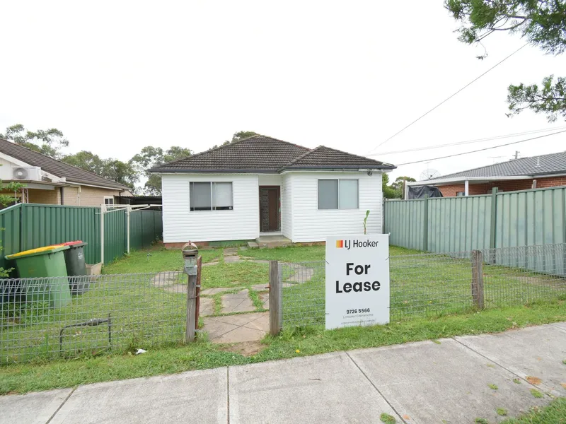 FRESHLY PAINTED 3 BEDROOM CLADDING HOUSE!