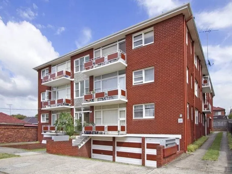 Updated 2 bedroom with Double Lock up Garage