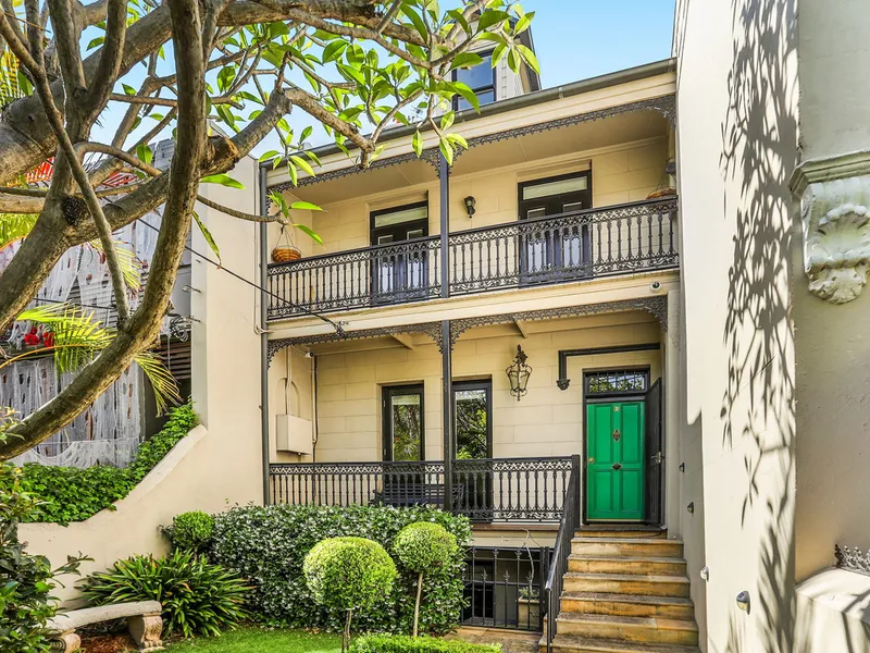 CHARMING VICTORIAN TERRACE WITH 4 BEDROOMS AND PARKING IN DARLINGHURST
