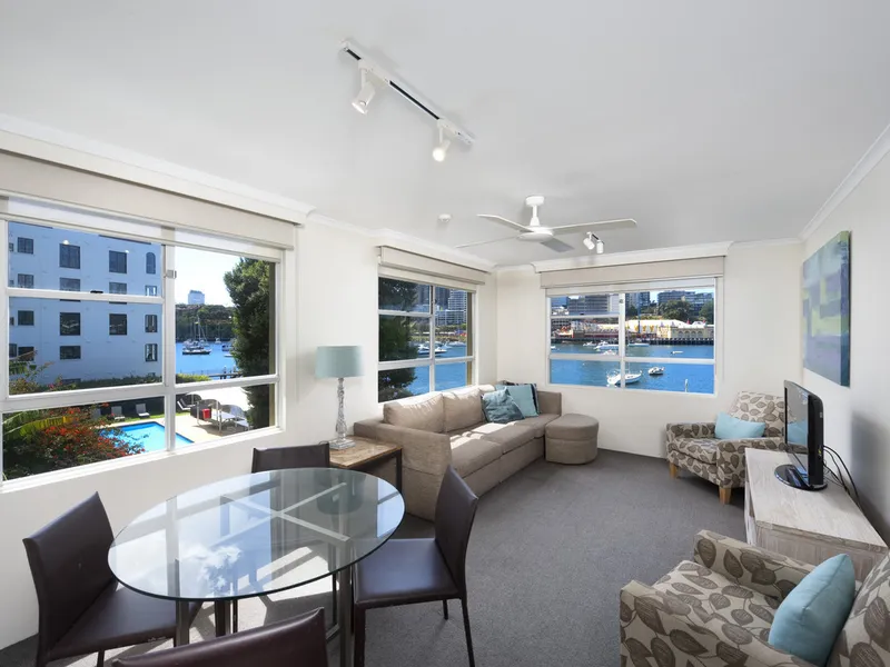 Waterfront apartment with Harbour Bridge, Opera House & Lavender Bay views