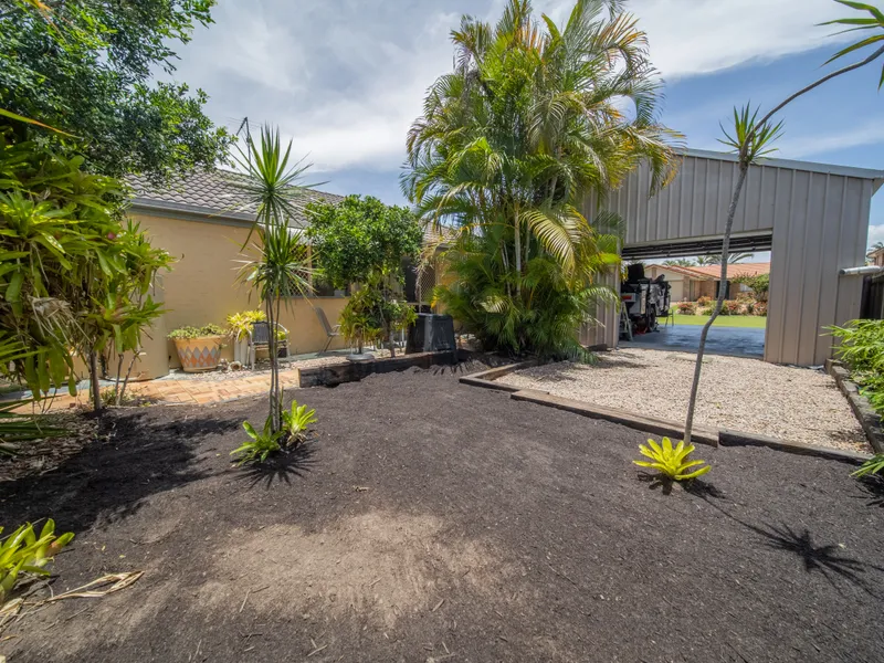 BRIBIE ISLAND HOME WITH PARKING FOR VAN AND BOAT