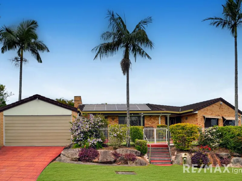 ELEVATED LOWSET READY TO RENOVATE