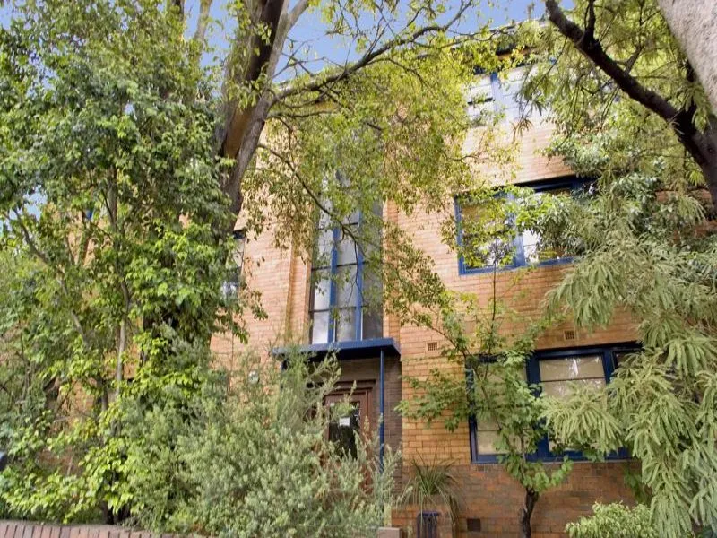 SPACIOUS ART DECO 2 BEDROOM