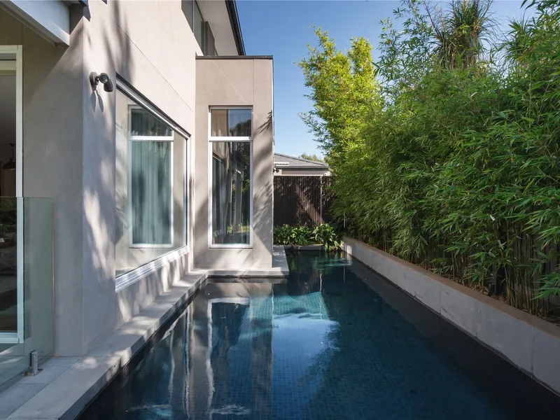 LIVE A LUXURIOUS LIFESTYLE