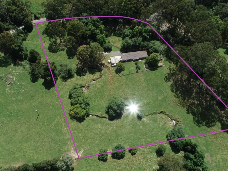 WHEN PEACE, PRIVACEY AND SECLUSION MATTER- 5 BEDROOMS ON 5 ACRES.