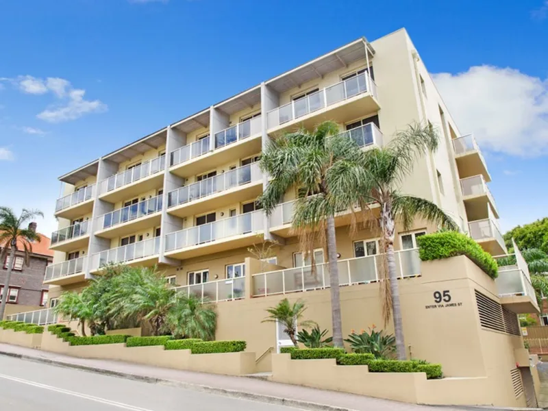 Fabulous Large 1 bedroom Apartment on West Esplanade