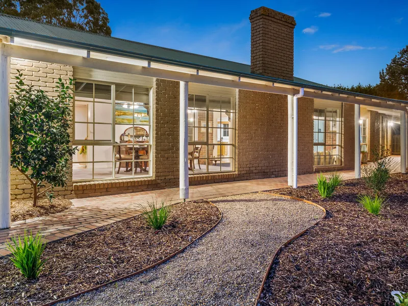 Exceptional lifestyle opportunity for the active family set on 4853m2 (approx.)