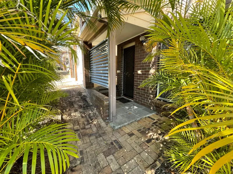 2 BEDROOM TOWNHOUSE IN CONVENIENT LOCATION