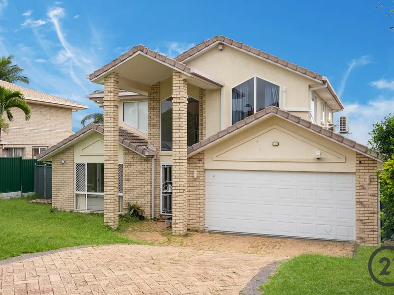 IMMACULATE DOUBLE STOREY HOME IN STRETTON