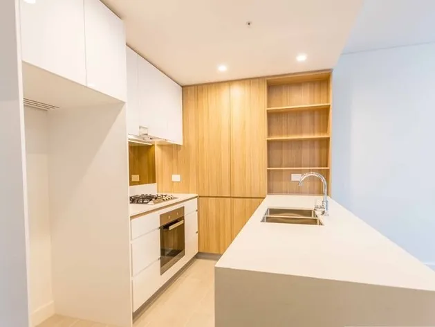 Modern 2Bed 2Bath 1Car Apartment - Walk to Shops & Rhodes