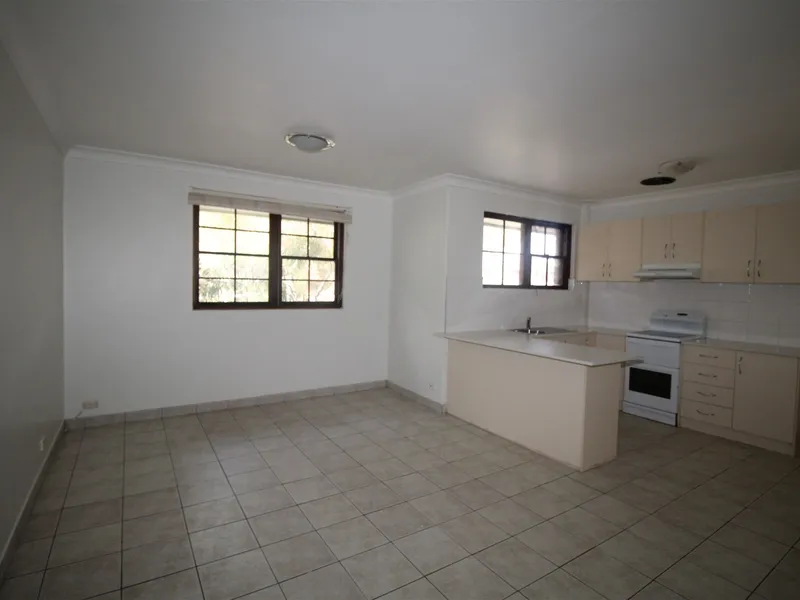 WELL MAINTAINED TOP FLOOR 2 BEDROOM UNIT