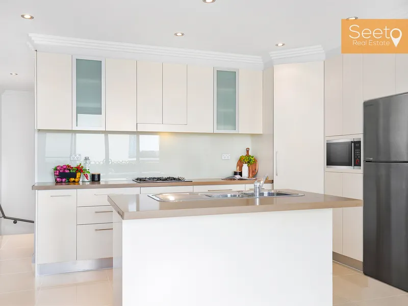 North-facing, Dual-Entrance with Huge Lock-up Garage