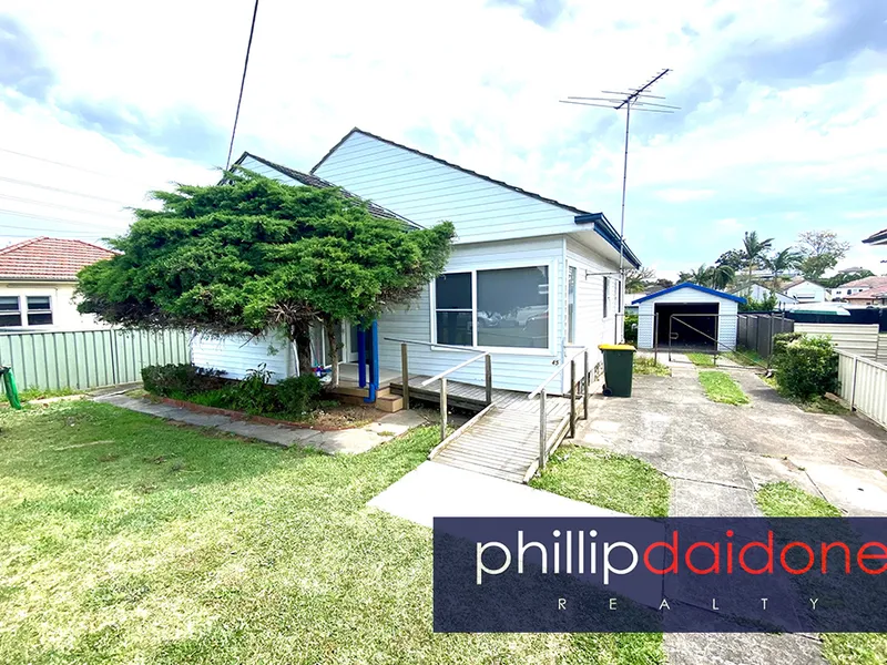 ULTRA CONVENIENT NEWLY RENOVATED 4 BEDROOM HOUSE