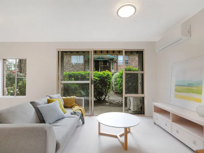 Spacious and sunny serviced apartment