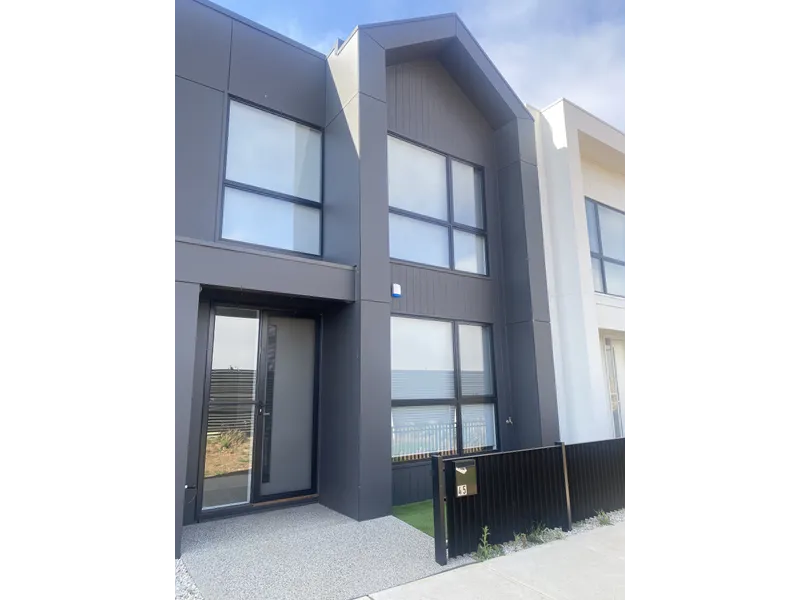 Beautiful & Luxurious Family Home!